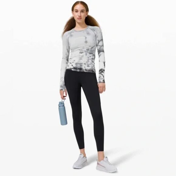 NWT Lululemon Long Sleeve Gray Swiftly Tech Shibori Stripe, Size 6 - Picture 2 of 6